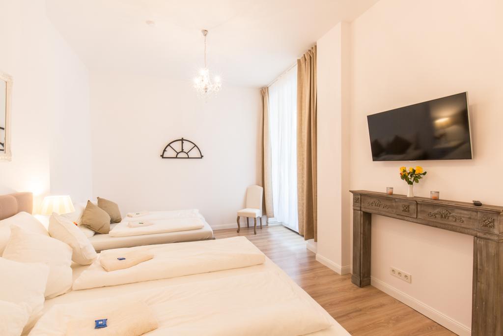 Fritz By Rockchair Apartments L Superhost Status L 3 Bedrooms Boxspringbeds 2 Bathrooms 2 Kitchen - Cozy Family & Business Flair Welcomes You! Berlin Exterior photo